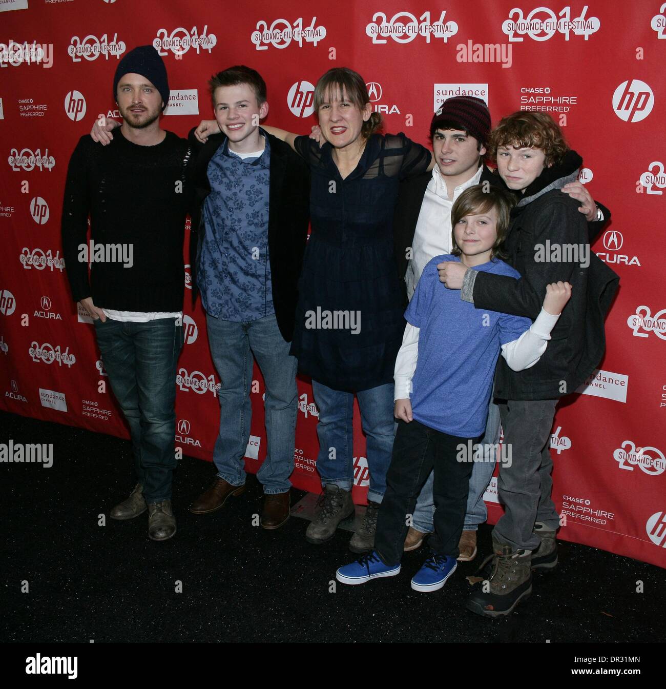 Park City, Utah, USA. 17 Jan, 2014. Aaron Paul, Kat Candler, Josh Wiggins, Camron Owens, Deke Garner, Dylan Cole aux arrivées d'HELLION en première mondiale au Festival du Film de Sundance 2014, Library Theatre Centre, Park City, UT 17 Janvier, 2014. Credit : James Atoa/Everett Collection/Alamy Live News Banque D'Images