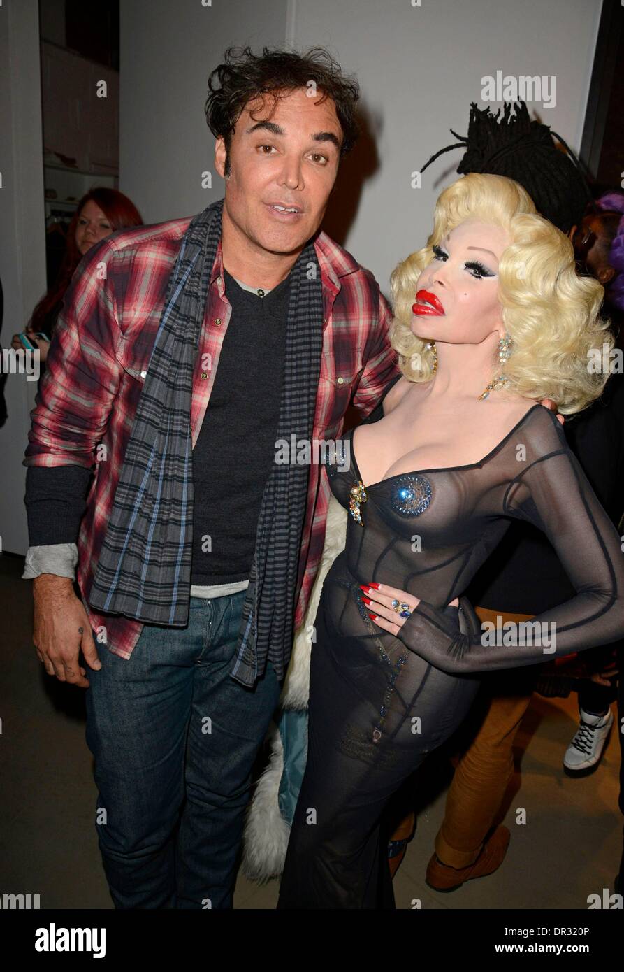 New York, NY, USA. 17 Jan, 2014. David LaChapelle, Amanda Lepore aux arrivées de David LaChapelle LAND SCAPE Exhibition Opening Night, Paul Kasmin Gallery, New York, NY, 17 janvier 2014. Credit : Derek Storm/Everett Collection/Alamy Live News Banque D'Images