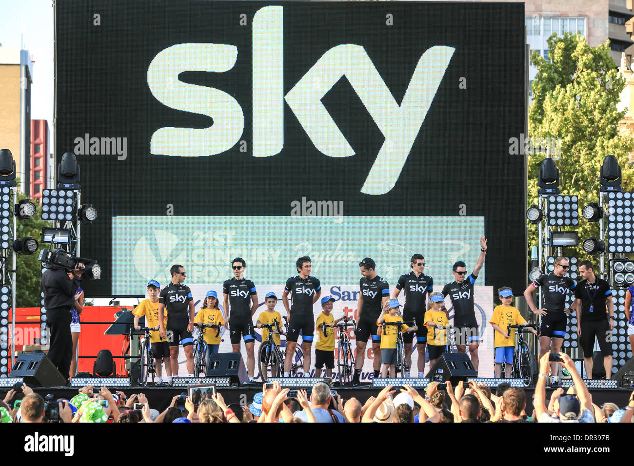 Adélaïde, Australie. 18 janvier 2014. L'ÉQUIPE SKY (GBR) à l'équipe des présentations à l'intention des 2014 SANTOS Tour Down Under. Credit : Boris Karpinski/Alamy Live News Banque D'Images