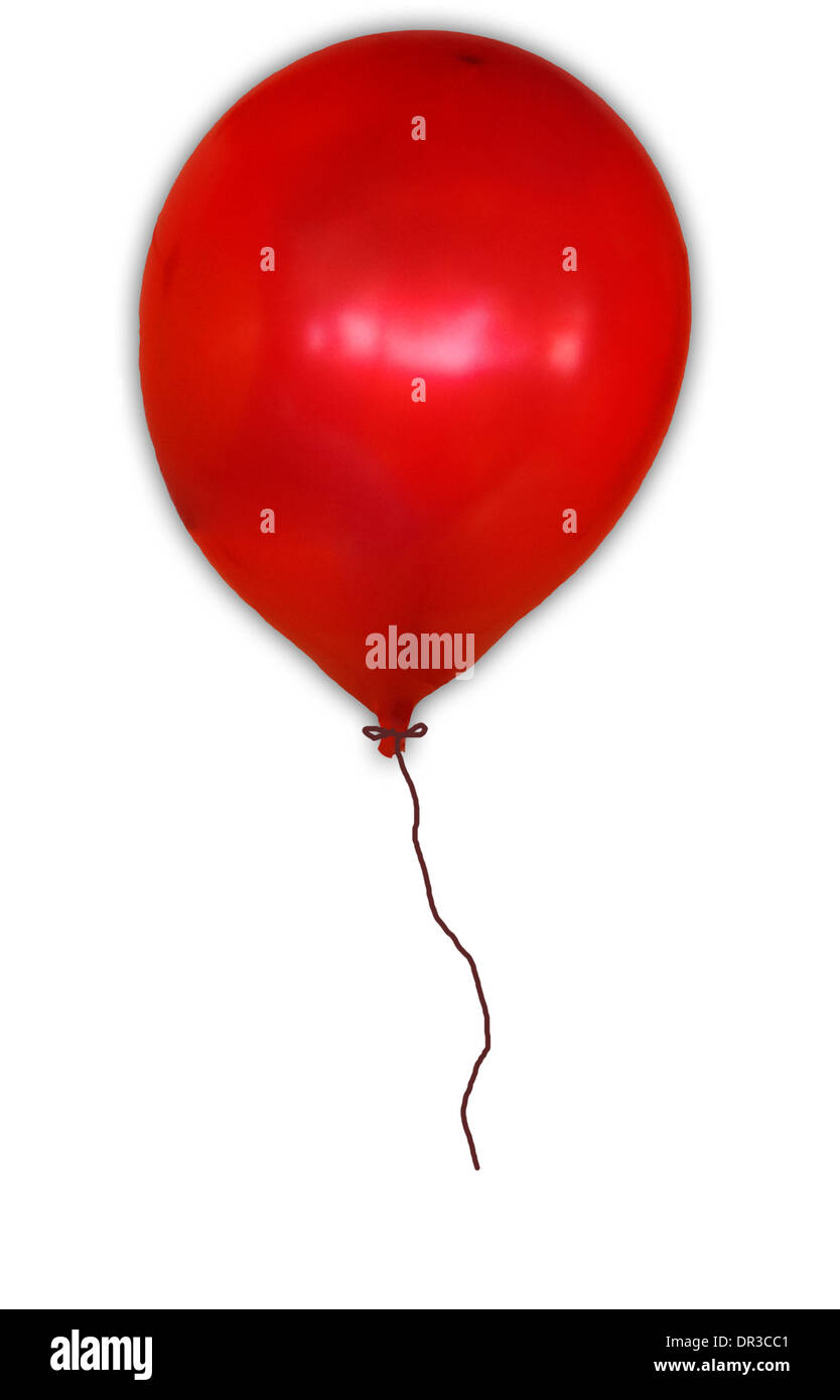 Ballon rouge vif avec des flottants de chaîne sur un fond blanc. Banque D'Images
