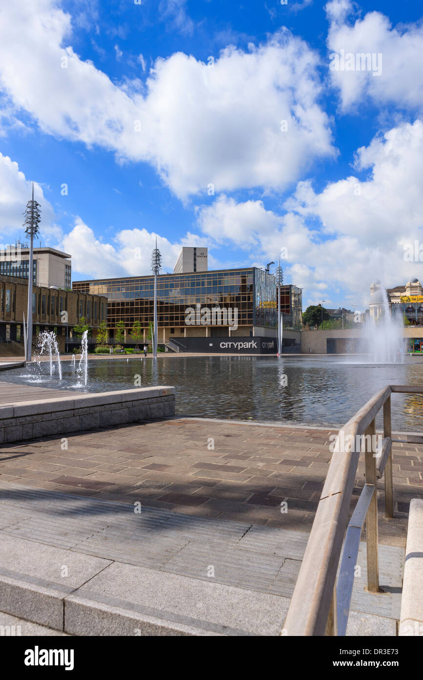 Parc de la ville de fontaines et de l'Hôtel de Ville Bradford West Yorkshire Angleterre Banque D'Images