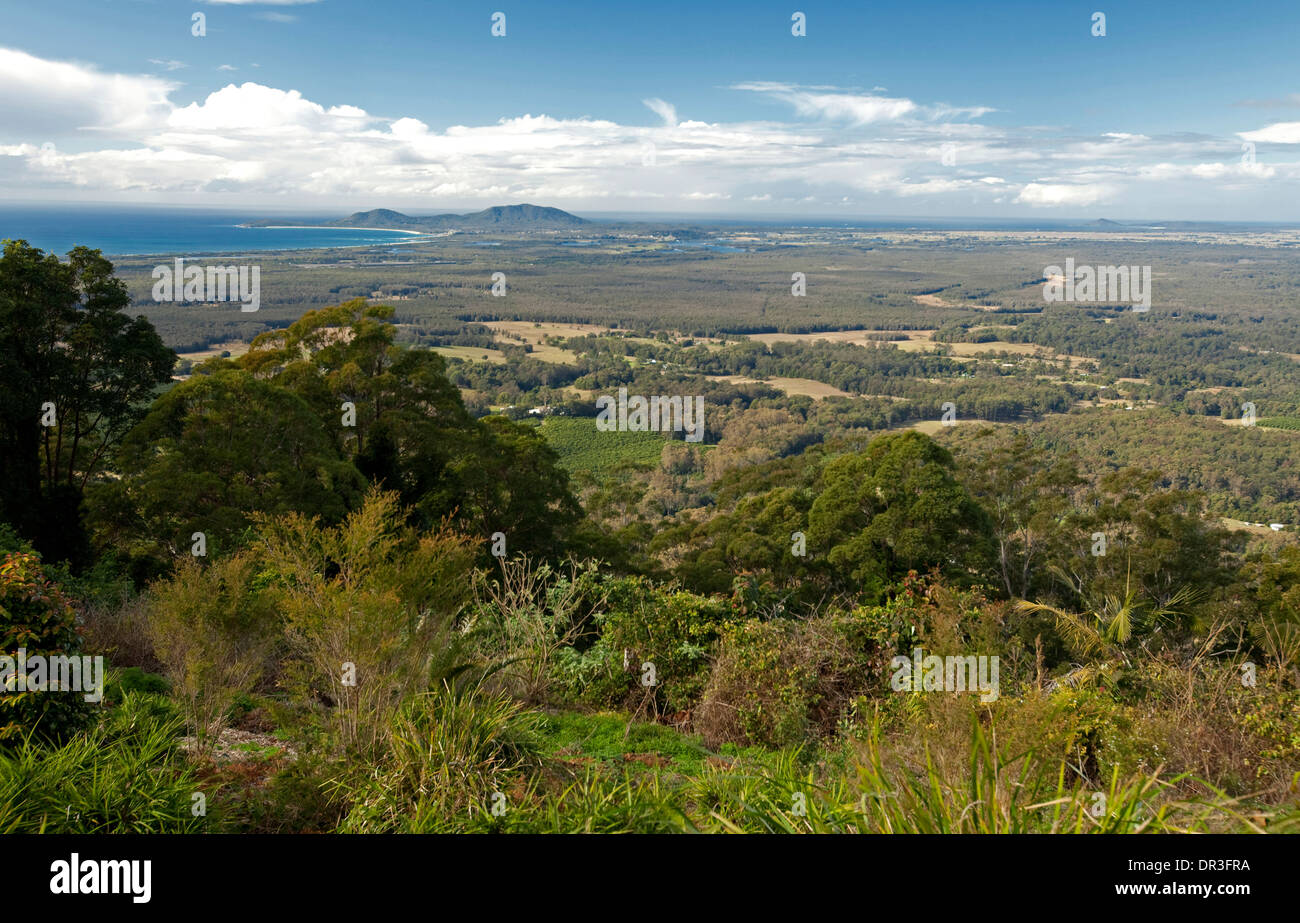 Vue spectaculaire sur Yarriabini Parc National, les forêts, l'océan Pacifique et s'étend de lookout près de Grassy Head , Australie Banque D'Images