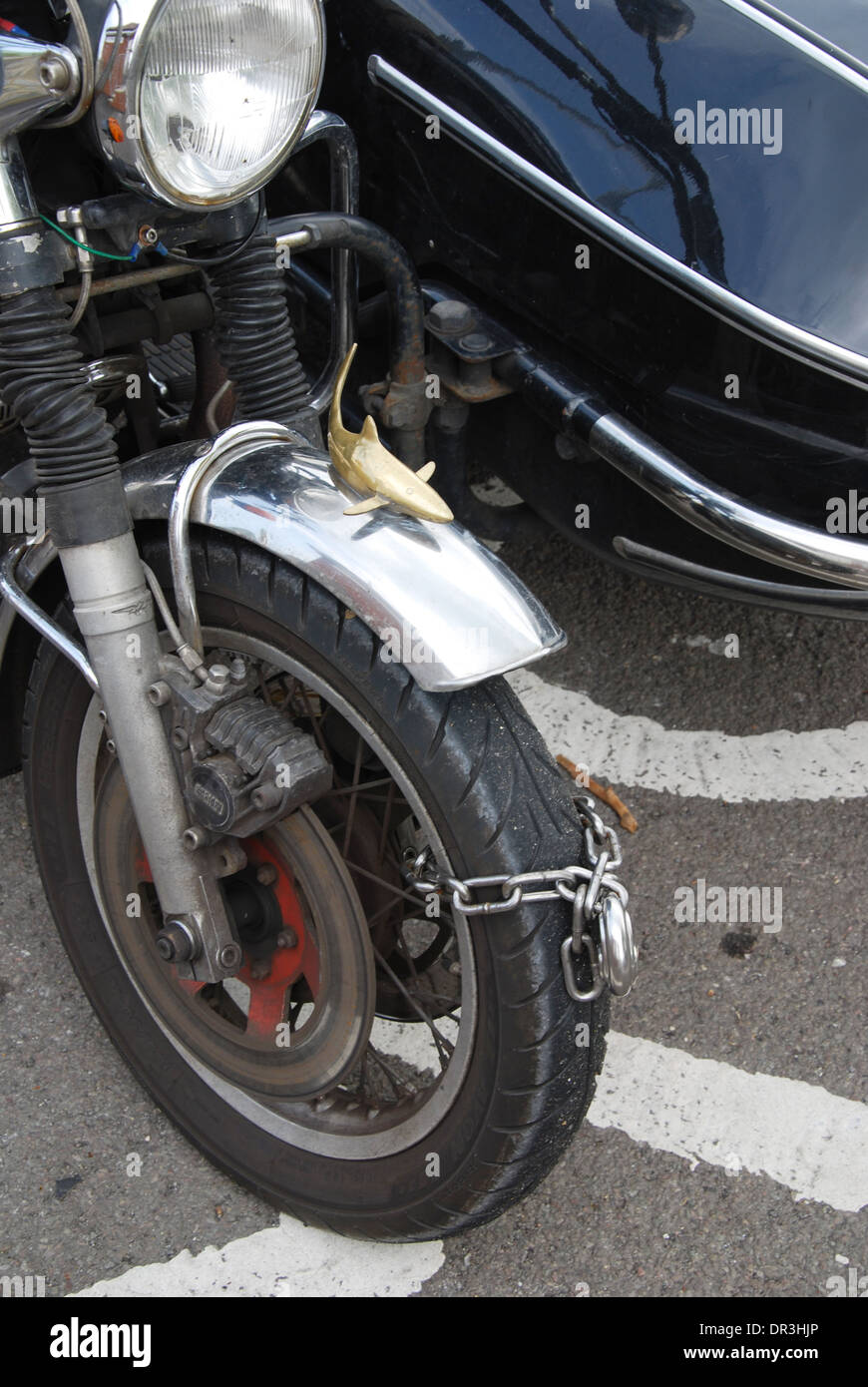 Moto Guzzi 700 Grand Prix avec side-car, stationné à Glastonbury UK Banque D'Images