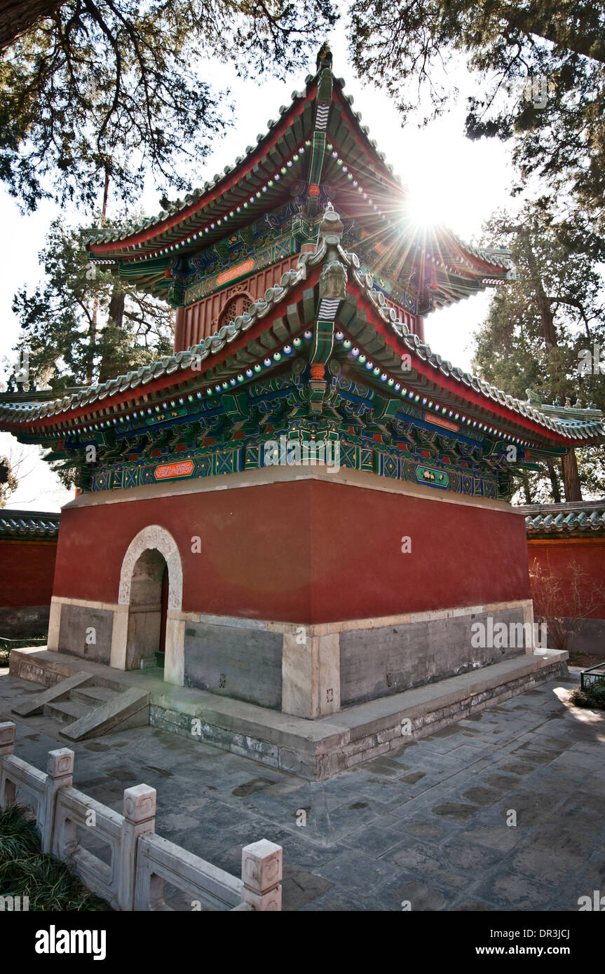Petit pavillon à Yong'an bouddhique (Temple de la paix éternelle) dans le parc Beihai, Beijing Banque D'Images