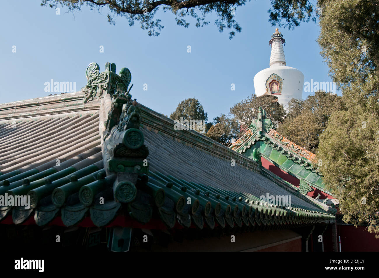 Bai Ta stupa (connu sous le nom de Pagode blanche ou blanc Dagoba) dans le parc Beihai, Dongcheng District, Beijing, Chine Banque D'Images