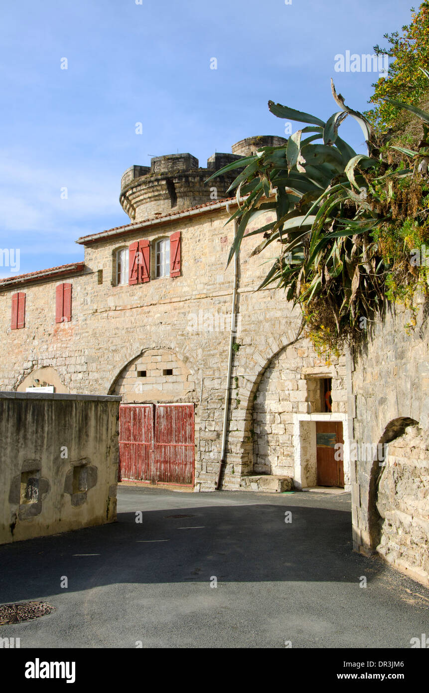 À l'intérieur des murs du Fort Socoa dans le petit village de Socoa, baie  de St Jean de Luz, France Photo Stock - Alamy