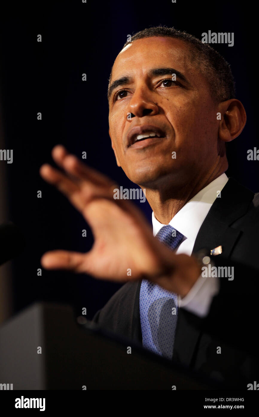 Washington DC, USA. 17 Jan, 2014. protéger la sécurité nationale tout en soutenant la politique étrangère et le respect de la vie privée et des libertés civiles, au ministère de la Justice à Washington DC. 17 Jan, 2014. Le président des États-Unis Barack Obama prononce une allocution sur les programmes de renseignement électromagnétique et comment ils peuvent être utilisés pour protéger la sécurité nationale tout en soutenant la politique étrangère et le respect de la vie privée et des libertés civiles, au ministère de la Justice à Washington DC, le 17 janvier 2014. Credit : Aude Guerrucci / Piscine via CNP/dpa/Alamy Live News Crédit : afp photo alliance/Alamy Live News Banque D'Images