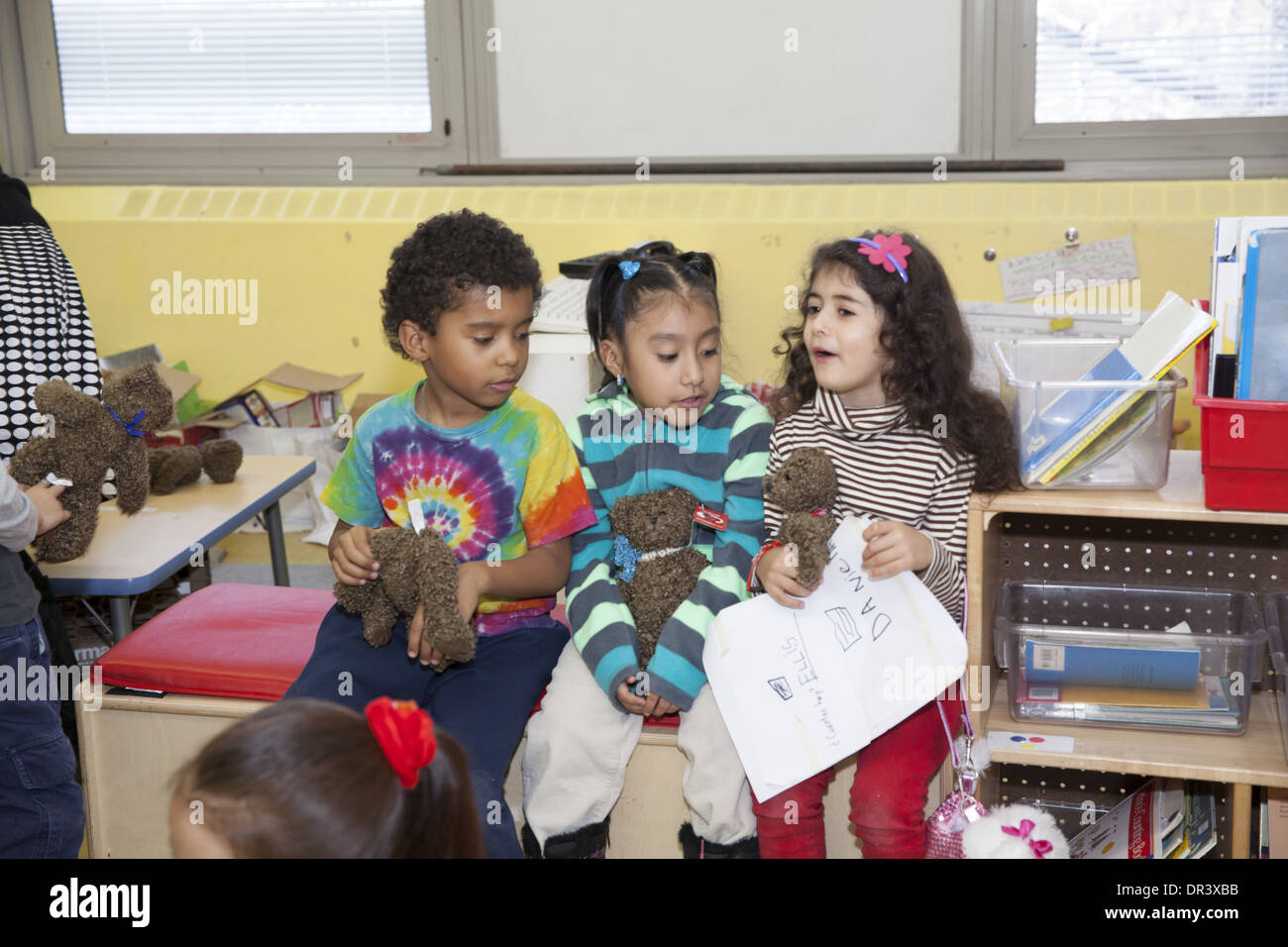 Classe de l'école élémentaire active au château de l'école élémentaire publique de pont dans la région de Manhattan, New York. Banque D'Images