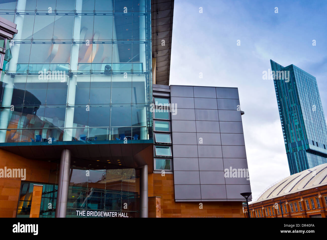 Paysage urbain au centre-ville de Manchester avec le Bridgewater Hall, Beetham Tower et Gmex. Banque D'Images