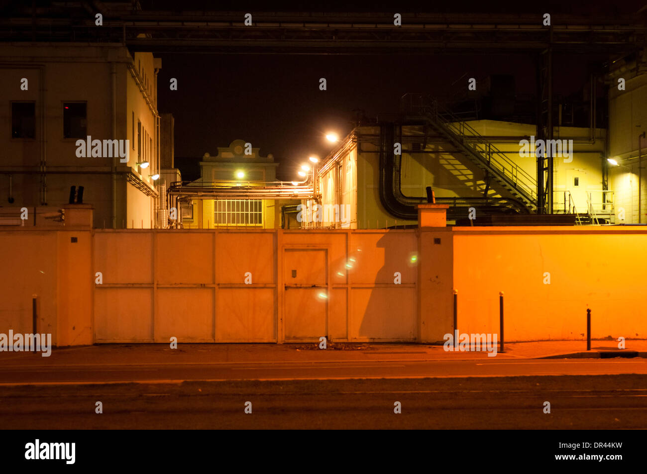 Gennevilliers par nuit, sur le nord de la banlieue parisienne. Banque D'Images