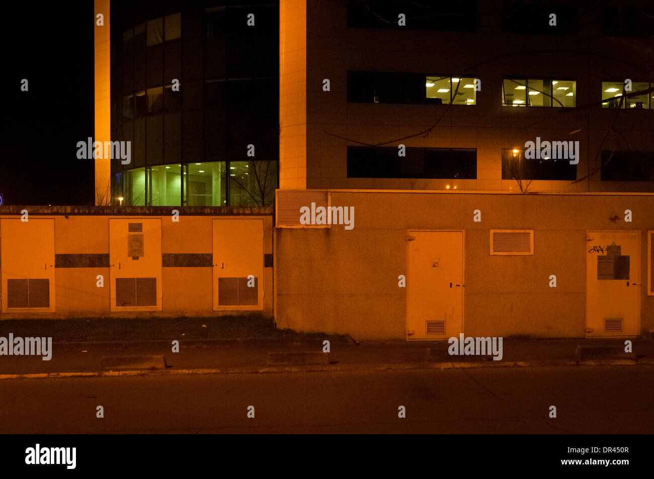 Gennevilliers par nuit, sur le nord de la banlieue parisienne. Banque D'Images