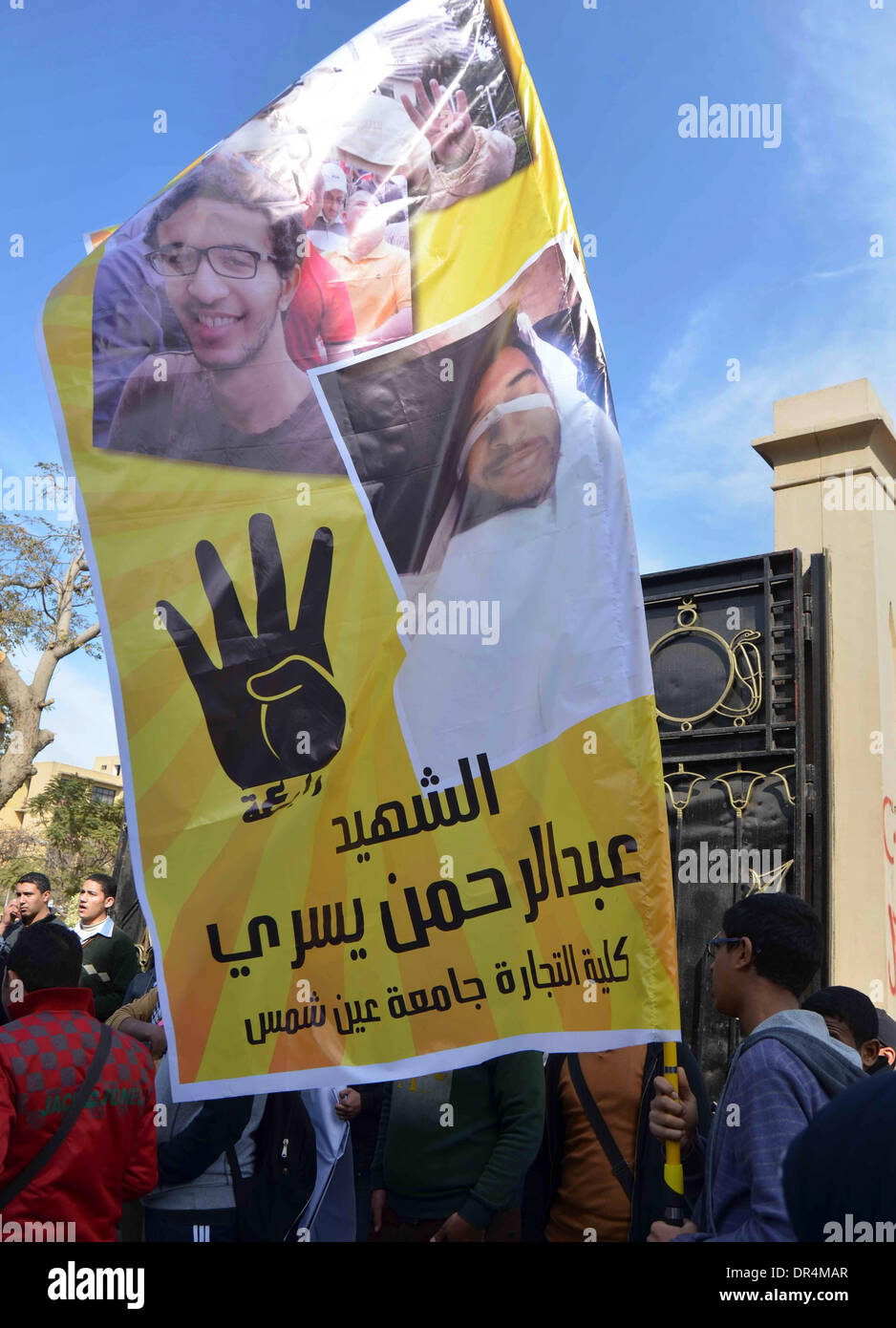 Le Caire, Le Caire, Égypte. 19 Jan, 2014. Les étudiants égyptiens image en attente de l'Abed Rahman Yousri au cours d'une manifestation à l'Université Ain Shams, au Caire, le 19 janvier 2014 Credit : Mohammed Bendari APA/Images/ZUMAPRESS.com/Alamy Live News Banque D'Images