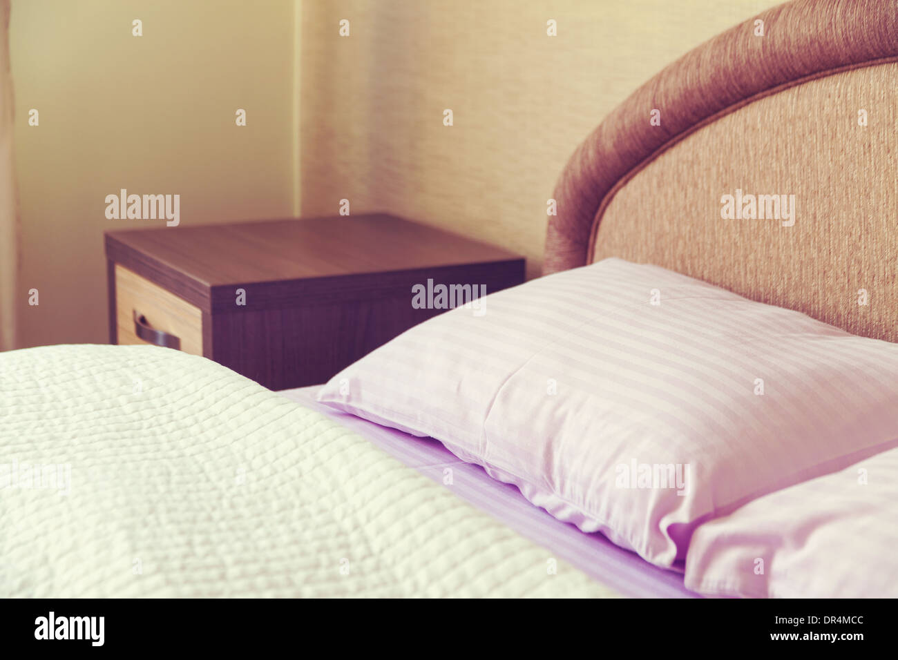Plus de détails et les textures d'un draps de lit moderne. Banque D'Images
