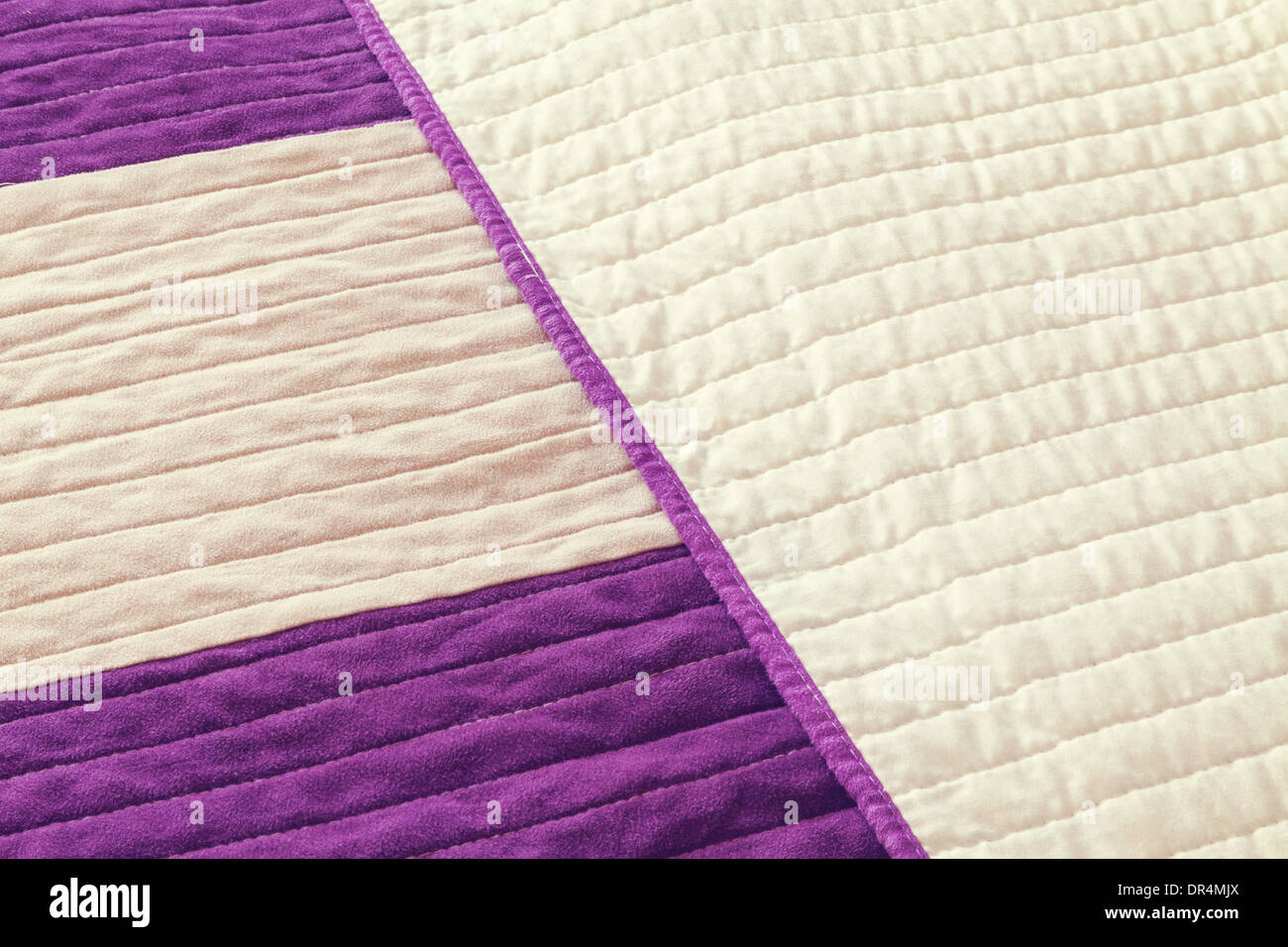 Plus de détails et les textures d'un draps de lit moderne. Banque D'Images