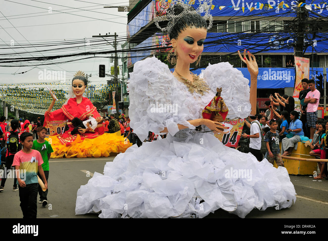 Des marionnettes géantes de Sinulog Festival Cebu Philippines 2014 Banque D'Images