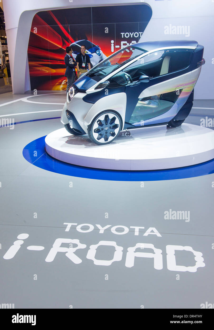 Le Toyota i-ROAD sur le stand Toyota au CES à Las Vegas Banque D'Images