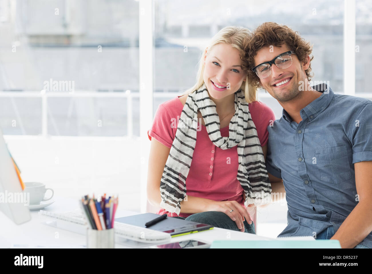 Portrait of a smiling casual business couple Banque D'Images