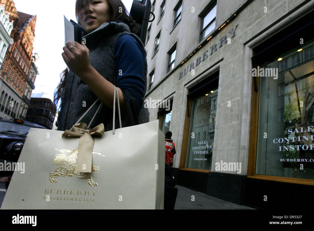 Jan 20, 2009 - Londres, Angleterre, Royaume-Uni - un magasin de vêtements  Burberry, au centre de Londres. Burberry a annoncé aujourd'hui, c'est  couper 290 emplois en Grande-Bretagne et de fermer son usine