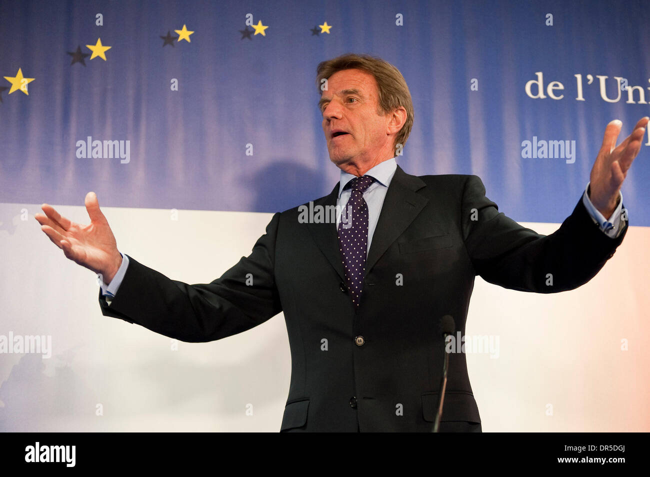 Feb 23, 2009 - Bruxelles, Belgique - Le ministre français des Affaires étrangères BERNARD KOUCHNER parle à la presse duringa conférence de presse à la fin de premier jour d'un conseil Affaires générales et Relations extérieures (CAGRE) Conseil au siège européen à Bruxelles, Belgique le 2009-02-23. (Crédit Image : © Wiktor Dabkowski/ZUMA Press) Banque D'Images