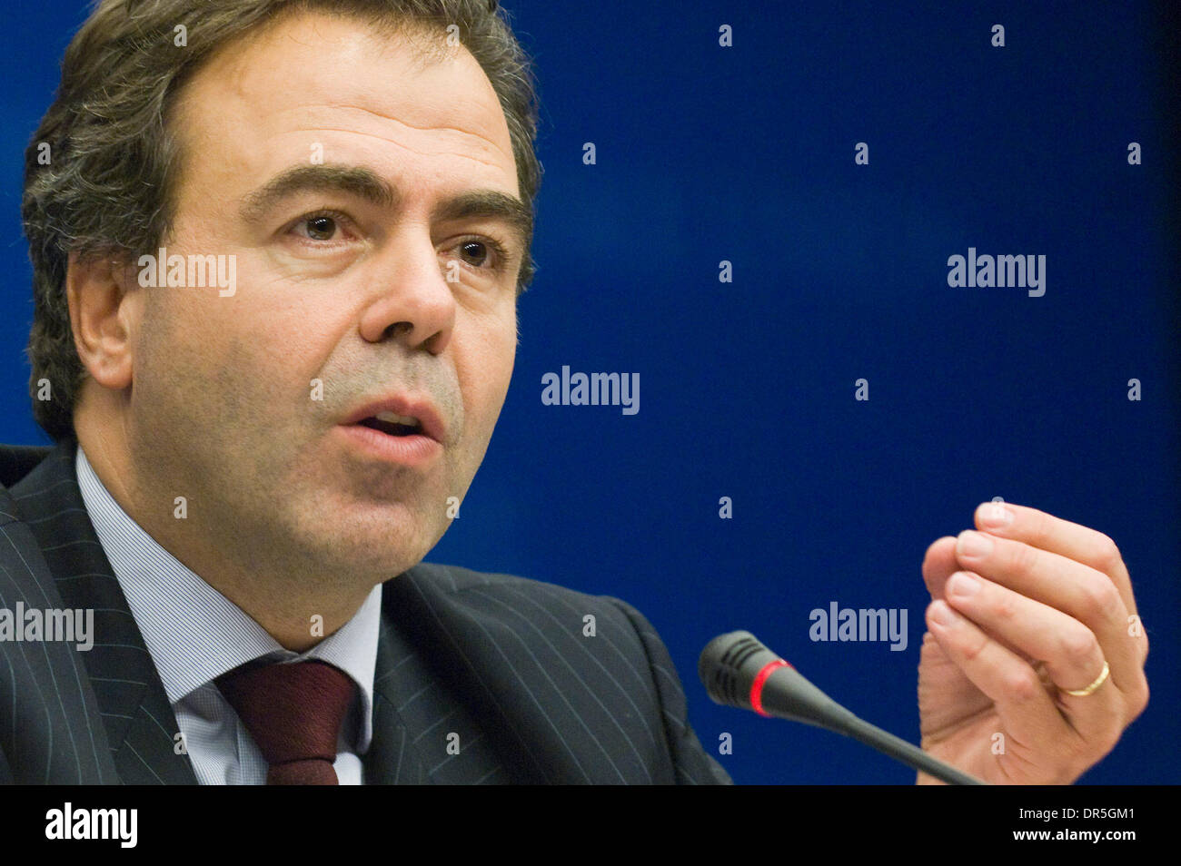 Nov 27, 2008 - Bruxelles, Belgique - Français président du conseil, Secrétaire d'Etat à l'industrie et le gouvernement Luc CHATEL lors d'une conférence de presse à la fin de l'telecom conseil des ministres à Bruxelles, Belgique. (Crédit Image : © Wiktor Dabkowski/ZUMA Press) Banque D'Images Nov 27, 2008 - Bruxelles, Belgique - Français président du conseil, Secrétaire d'Etat à l'industrie et le gouvernement Luc CHATEL lors d'une conférence de presse à la fin de l'telecom conseil des ministres à Bruxelles, Belgique. (Crédit Image : © Wiktor Dabkowski/ZUMA Press) Banque D'Images