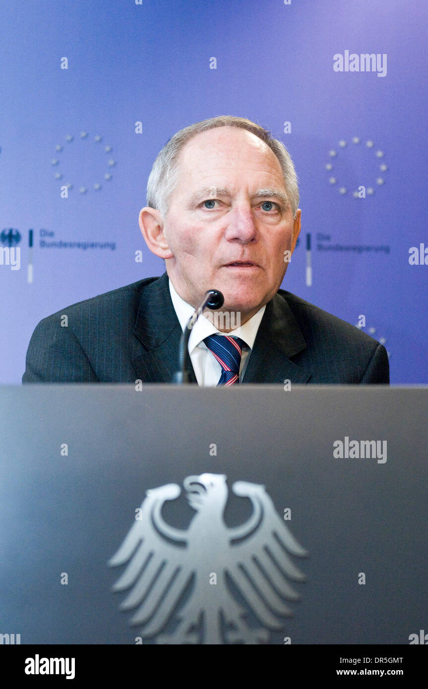 Nov 27, 2008 - Bruxelles, Belgique - Le ministre allemand de l'Intérieur Wolfgang SCHAEUBLE tient une conférence de presse après la réunion des ministres de l'intérieur de l'UE au siège du Conseil européen à Bruxelles, Belgique. (Crédit Image : © Wiktor Dabkowski/ZUMA Press) Banque D'Images