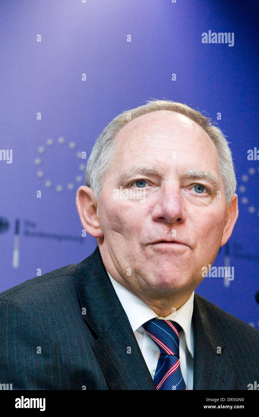 Nov 27, 2008 - Bruxelles, Belgique - Le ministre allemand de l'Intérieur Wolfgang SCHAEUBLE tient une conférence de presse après la réunion des ministres de l'intérieur de l'UE au siège du Conseil européen à Bruxelles, Belgique. (Crédit Image : © Wiktor Dabkowski/ZUMA Press) Banque D'Images