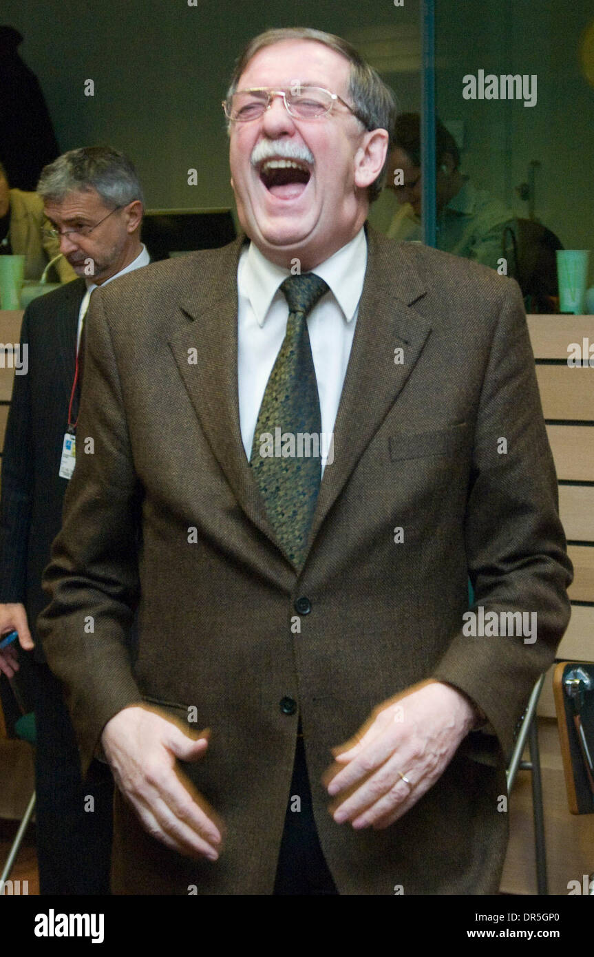 Nov 28, 2008 - Bruxelles, Belgique - Secrétaire d'Etat allemand Gert Lindemann à la pêche et agriculture conseil à l'administration centrale du Conseil européen à Bruxelles. (Crédit Image : © Wiktor Dabkowski/ZUMA Press) Banque D'Images Nov 28, 2008 - Bruxelles, Belgique - Secrétaire d'Etat allemand Gert Lindemann à la pêche et agriculture conseil à l'administration centrale du Conseil européen à Bruxelles. (Crédit Image : © Wiktor Dabkowski/ZUMA Press) Banque D'Images