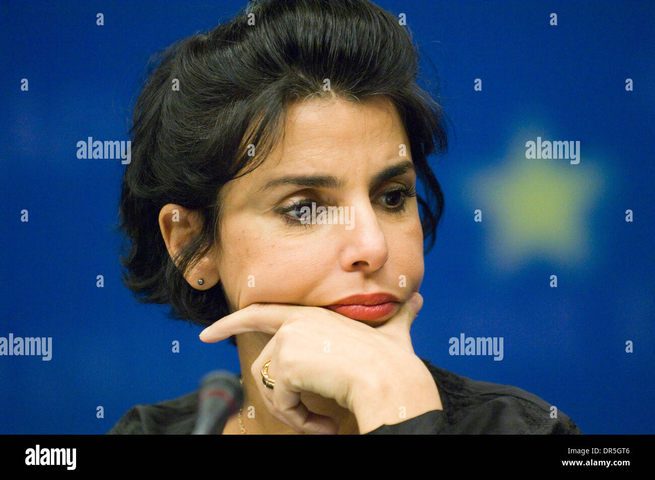 Nov 28, 2008 - Bruxelles, Belgique - Le ministre français de la Justice et président du Conseil de la Justice Rachida Dati tient une conférence de presse à l'issue du Conseil "Justice et affaires intérieures au siège du Conseil européen à Bruxelles. (Crédit Image : © Wiktor Dabkowski/ZUMA Press) Banque D'Images