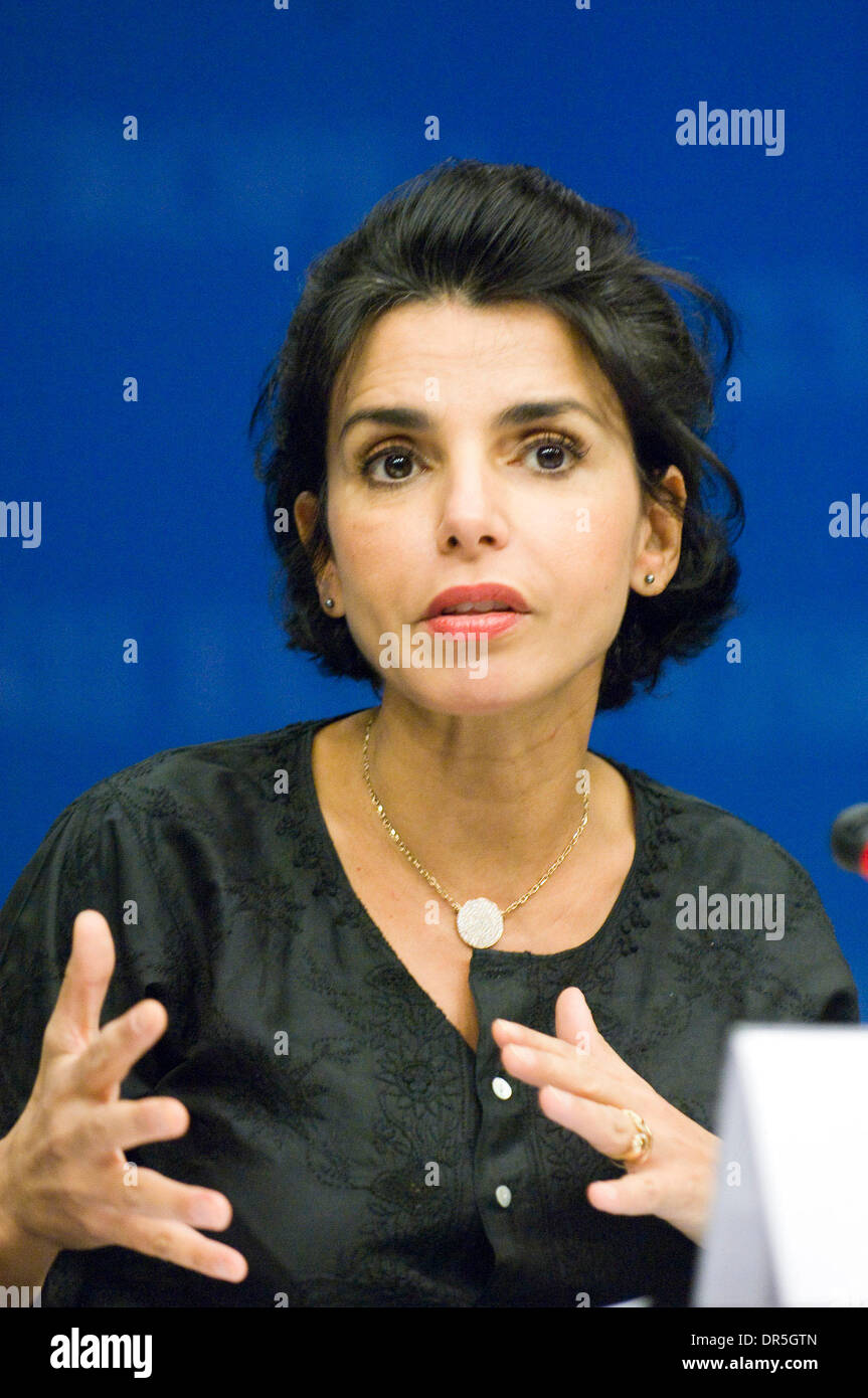 Nov 28, 2008 - Bruxelles, Belgique - Le ministre français de la Justice et président du Conseil de la Justice Rachida Dati tient une conférence de presse à l'issue du Conseil "Justice et affaires intérieures au siège du Conseil européen à Bruxelles. (Crédit Image : © Wiktor Dabkowski/ZUMA Press) Banque D'Images