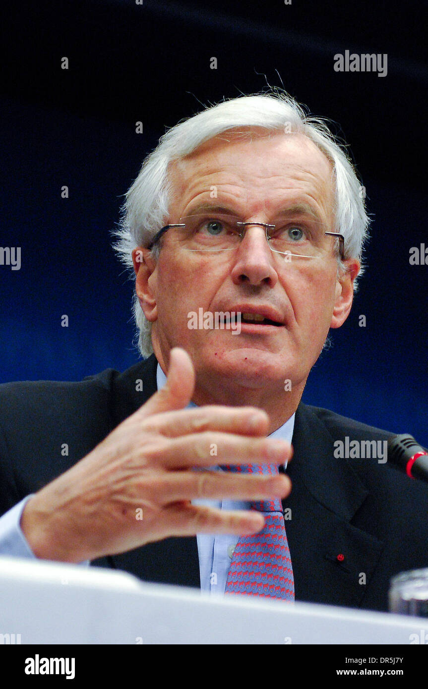 Dec 19, 2008 - Bruxelles, Belgique - Le président français du conseil de la Pêche Michel Barnier au cours d'une conférence de presse après la réunion des ministres de la pêche européenne au siège du Conseil européen. Les ministres des pêches de l'UE au cours de réunion annuelle de deux jours a décidé de fixer des quotas de captures des espèces de poissons importantes pour l'année prochaine. (Crédit Image : © Wiktor Dabkowski/ZUMA Press) Banque D'Images
