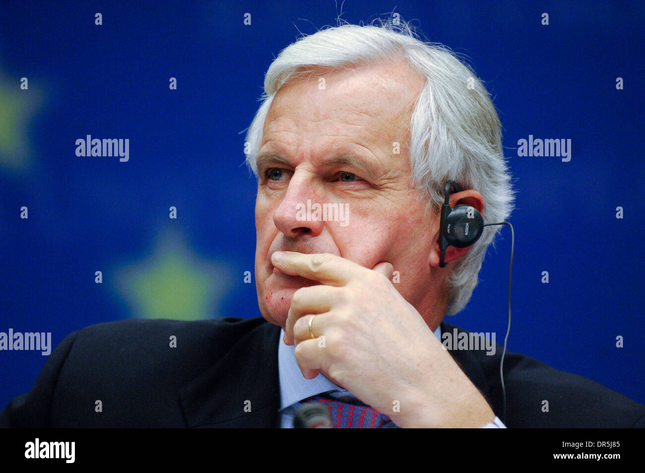 Dec 19, 2008 - Bruxelles, Belgique - Le président français du conseil de la Pêche Michel Barnier au cours d'une conférence de presse après la réunion des ministres de la pêche européenne au siège du Conseil européen. Les ministres des pêches de l'UE au cours de réunion annuelle de deux jours a décidé de fixer des quotas de captures des espèces de poissons importantes pour l'année prochaine. (Crédit Image : © Wiktor Dabkowski/ZUMA Press) Banque D'Images