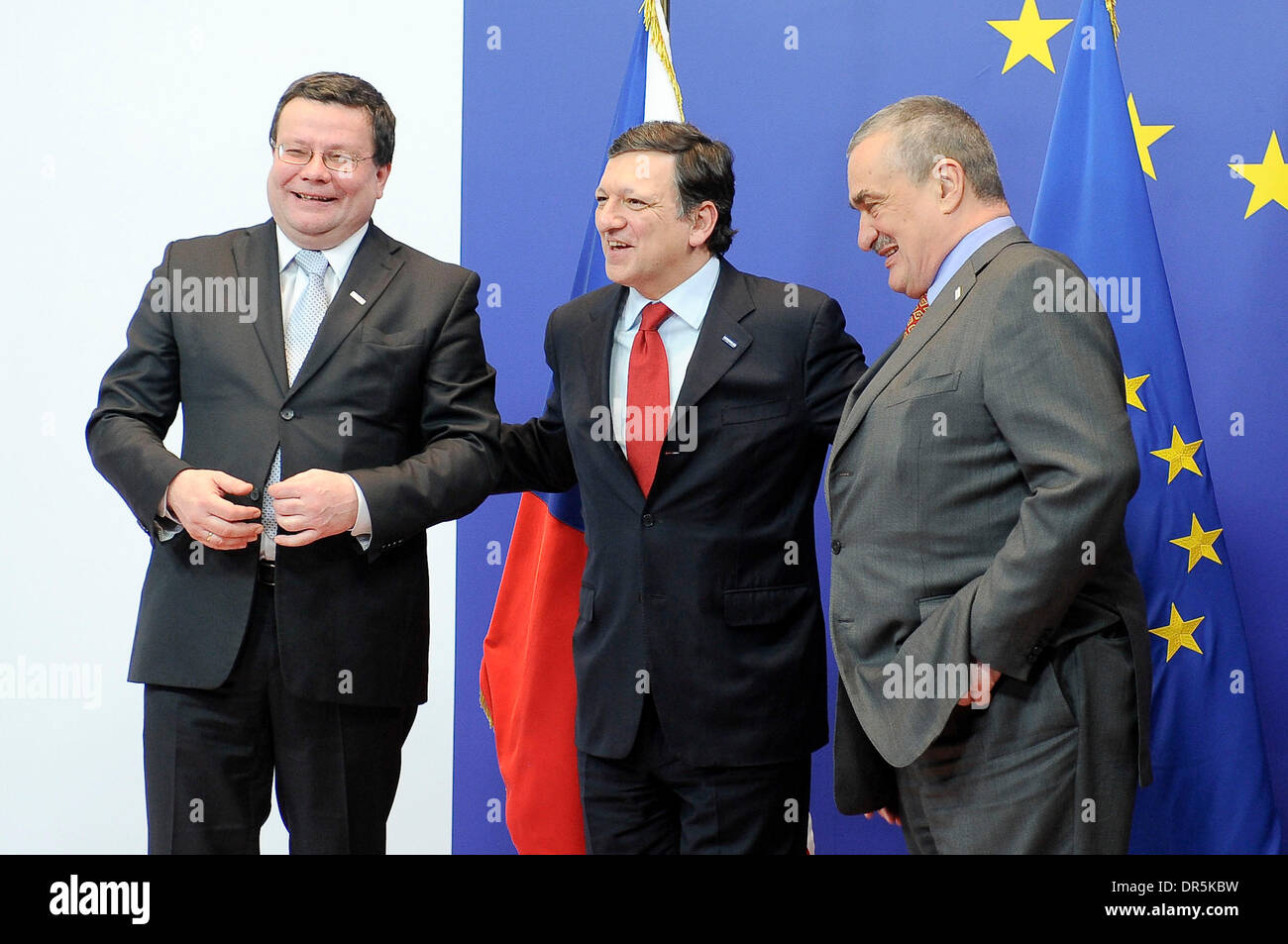 Mar 19, 2009 - Bruxelles, Belgique - Le Vice-premier ministre tchèque chargé des Affaires européennes Alexandr VONDRA (à gauche), Président de la Commission européenne José Manuel BARROSO (centre), et le ministre tchèque des Affaires étrangères Karel Schwarzenberg se réunira avant le sommet de l'Union européenne. (Crédit Image : © Wiktor Dabkowski/ZUMA Press) Banque D'Images