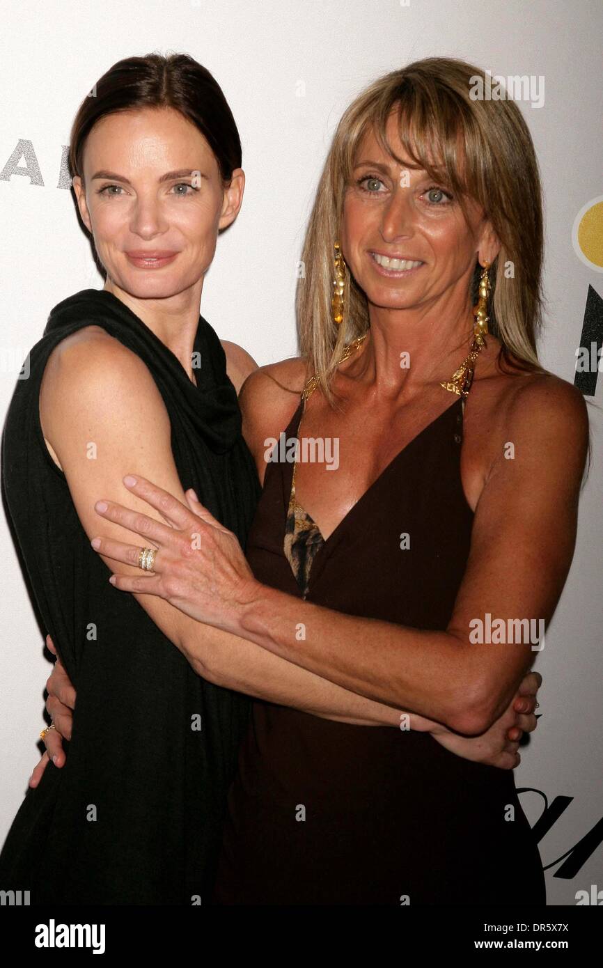 J13965CHW.66E GOLDEN GLOBE AWARDS - NBC Universal et FOCUS AFTERPARTY.Beverly Hilton Hotel, Los Angeles, CA .01/11/09.GABRIELLE ANWAR ET BONNIE HAMMER -PRÉSIDENT DE NBC ENTERTAINMENT CÂBLE .PHOTO : CLINTON H. WALLACE-PHOTOMUNDO-GLOBE PHOTOS INC.(Image Crédit : © Clinton Wallace/Globe Photos/ZUMAPRESS.com) Banque D'Images