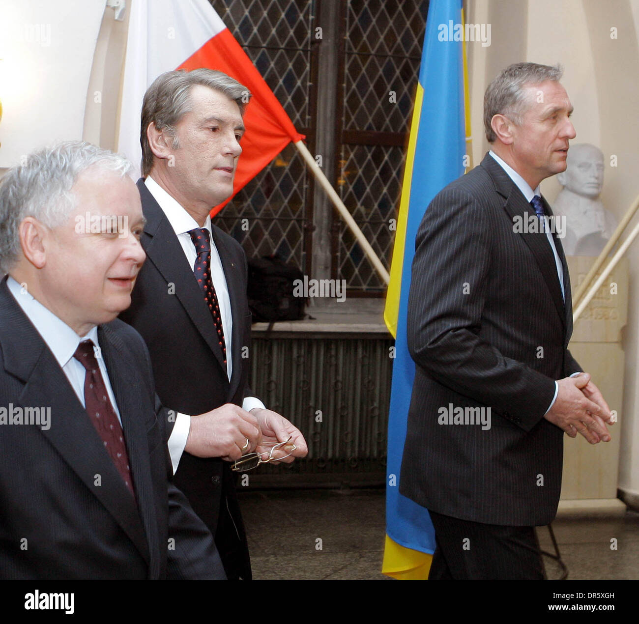 28 janv. 2009 - Wroclaw, Pologne - réunion trilatérale à Wroclaw du président ukrainien Viktor Iouchtchenko (C), Président de la Pologne Lech Kaczynski (l) et le premier ministre tchèque Mirek Topolanek (R). Lors de la réunion parties ont discuté la coopération trilatérale en matière de sécurité énergétique, et de l'intégration européenne de l'Ukraine. (Crédit Image : © PhotoXpress/ZUMA Press) RESTRICTIONS : * Amérique du Nord et du Sud Banque D'Images