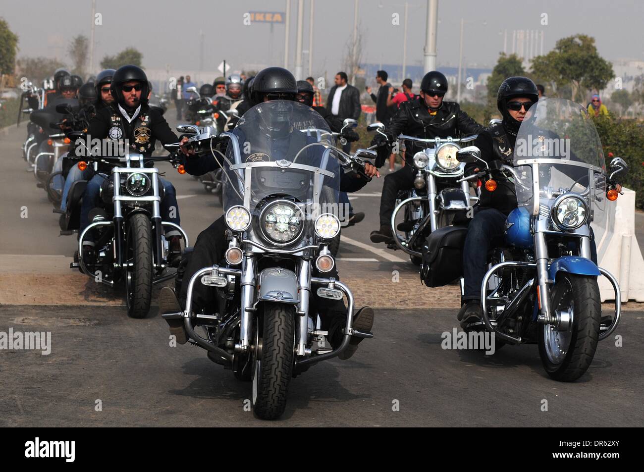 Le Caire, Égypte. 17 Jan, 2014. Les motards ZoneÃ¢ ?Â Expo & Show est la première et la seule dédiée égyptien Bike (vélo et moto) événement. L'événement accueille la dernière dans les sports motos, des croiseurs, des vélos sur mesure, hors route/urbain tous les véhicules tout terrain (VTT), d'accessoires de moto, des produits connexes, ainsi que des vêtements. En complément d'une large gamme de divertissements pour tous. © Nameer Galal/NurPhoto ZUMAPRESS.com/Alamy/Live News Banque D'Images