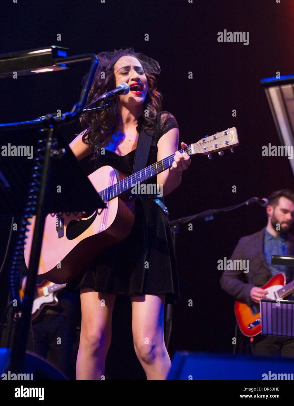 Glasgow, Ecosse, Royaume-Uni. 19 Jan, 2014. Lindi Ortega, auteur et chanteuse canadienne, effectuée à l'étranger Revue racines concert Celtic Connections 2014. Elle a sorti 5 albums, récemment Tin Star en octobre 2013. Ortega a appuyé Brandon Flowers, le chanteur des Killers, est apparu sur le Tonight Show, Jools Holland. Crédit : Pauline Keightley/Alamy Live News Banque D'Images