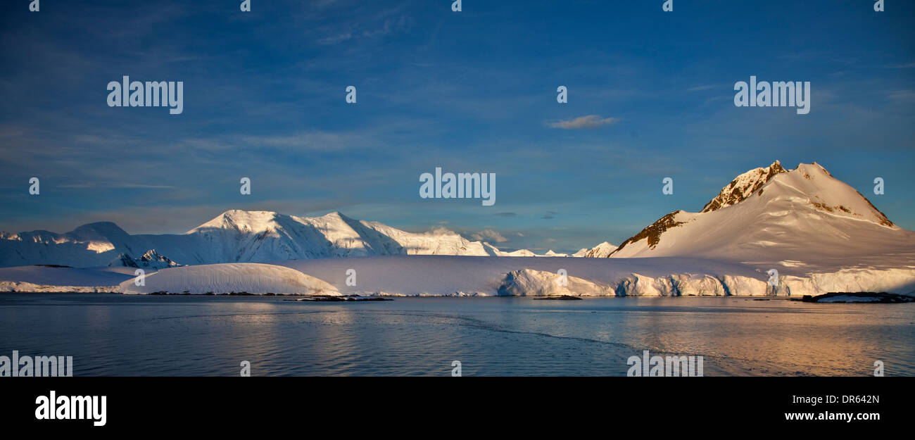 Coucher du soleil sur la péninsule Antarctique Banque D'Images
