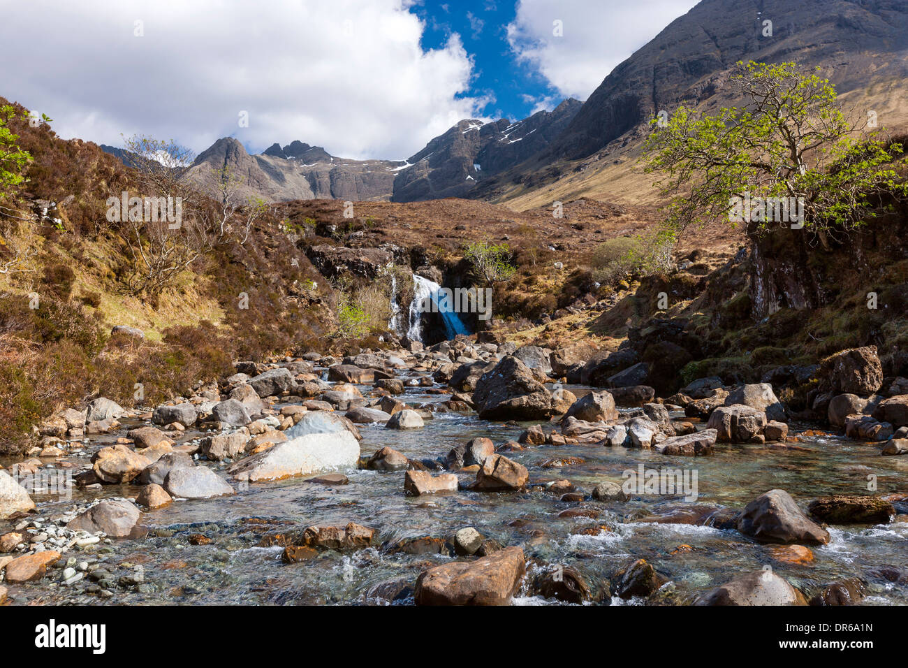 Les Cuillin Hills d'à côté de l'Allt une Mhadhaidh Coco la Fée sur pied des piscines, Glen cassante, Isle of Skye Banque D'Images