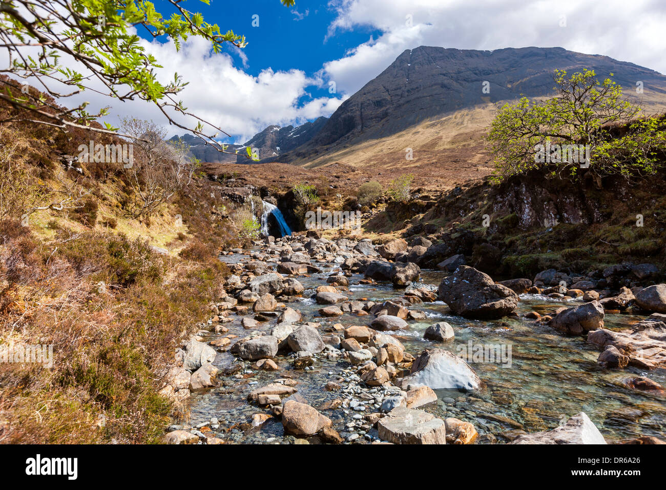 Les Cuillin Hills d'à côté de l'Allt une Mhadhaidh Coco la Fée sur pied des piscines, Glen cassante, Isle of Skye Banque D'Images