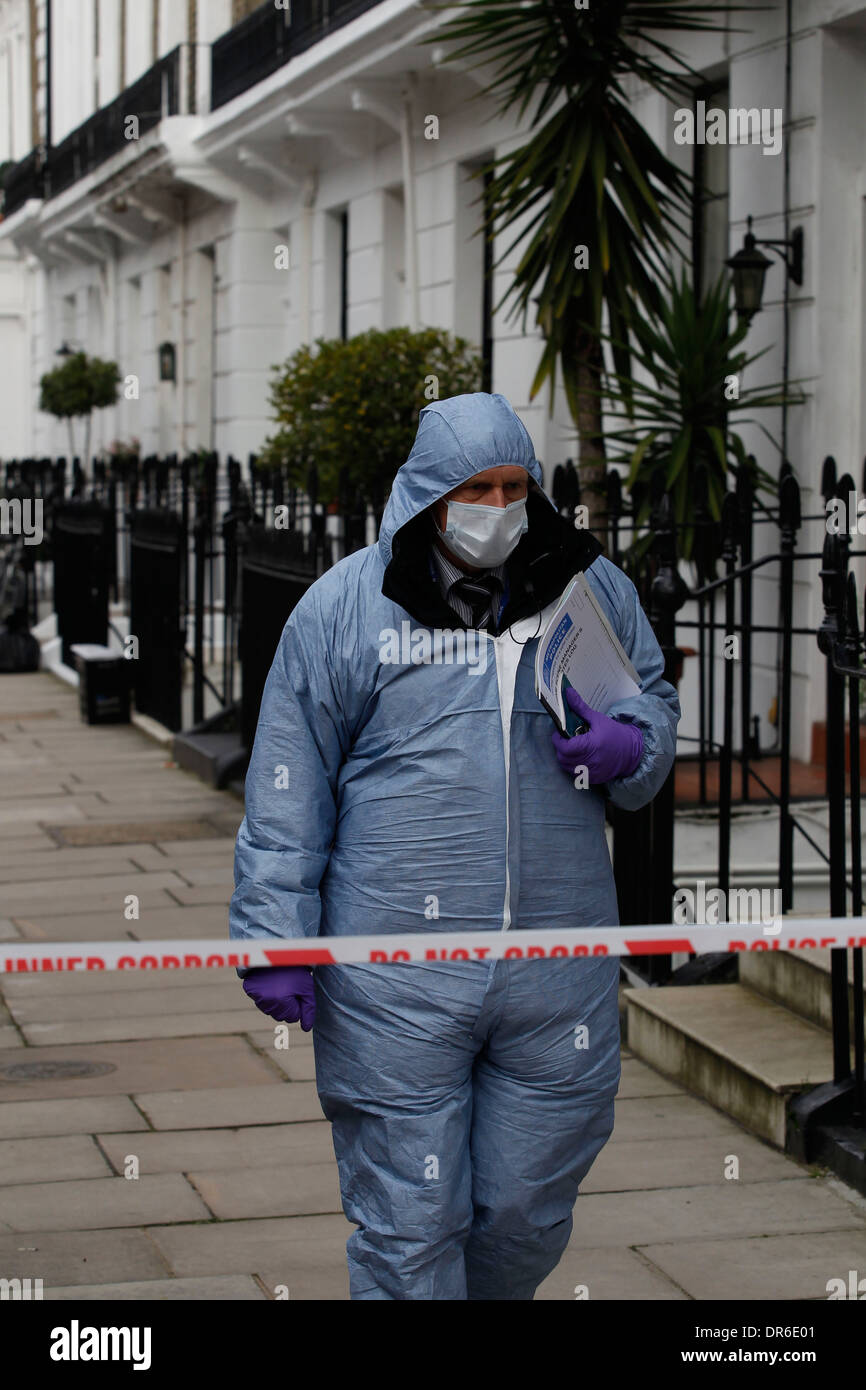 Police Forensic dans un cordon sur la scène de crime dans le Lupus Street Pimlico London Grande-bretagne 28 janvier 2013. Banque D'Images