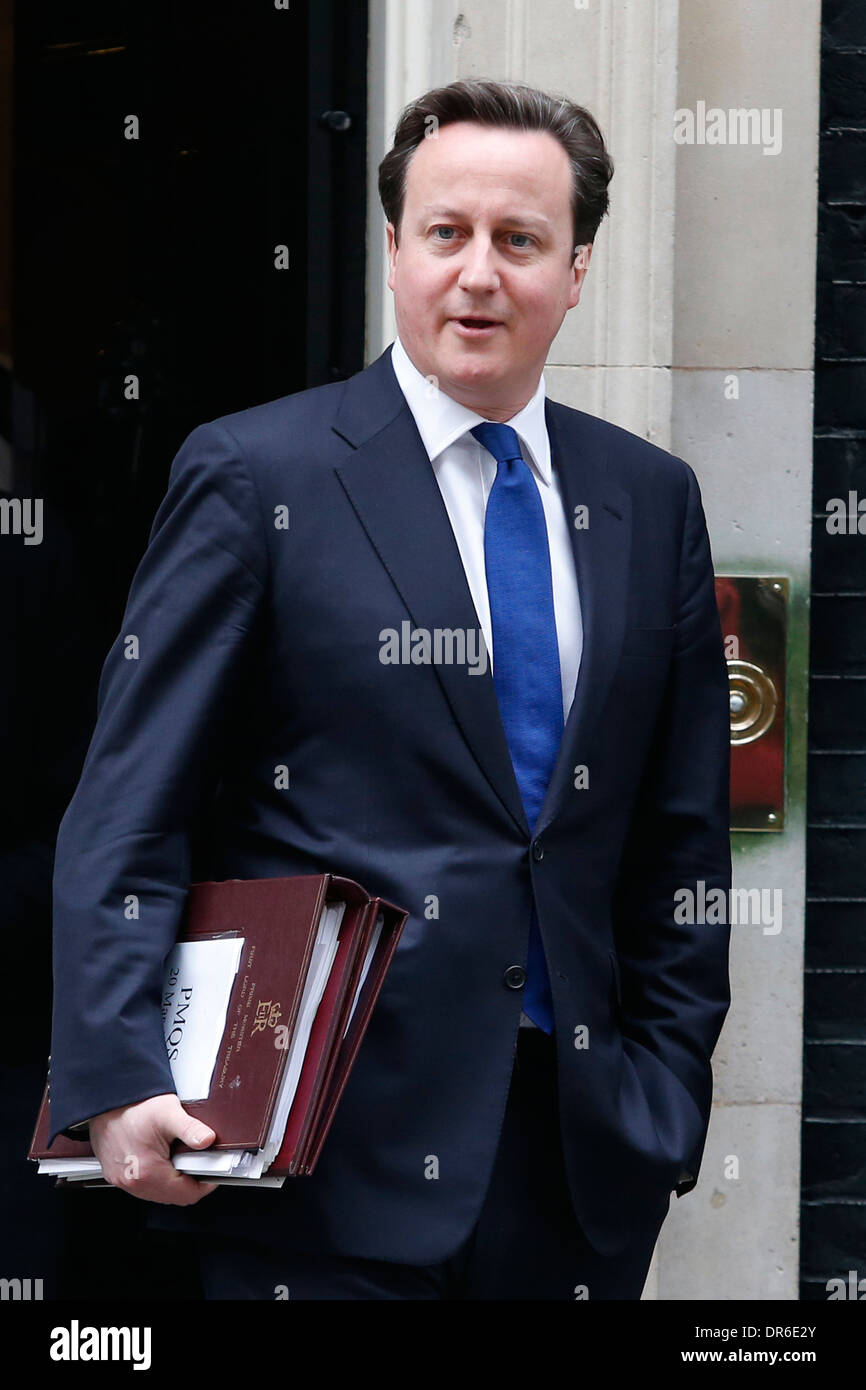 Le premier ministre David Cameron attands un Une rencontre du cabinet au 10 Downing Street à Londres Banque D'Images