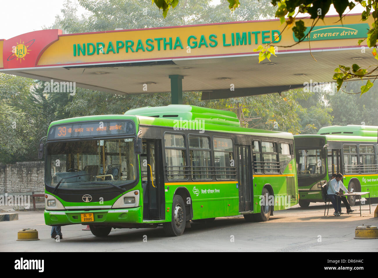 Tous les bus de Delhi sur le gaz naturel comprimé (GNC), c'est le plus grand parc d'autobus écologique, et a contribué à améliorer la qualité de l'air de Delhi, après qu'ils remplacent les bus diesel, de l'Inde. Banque D'Images