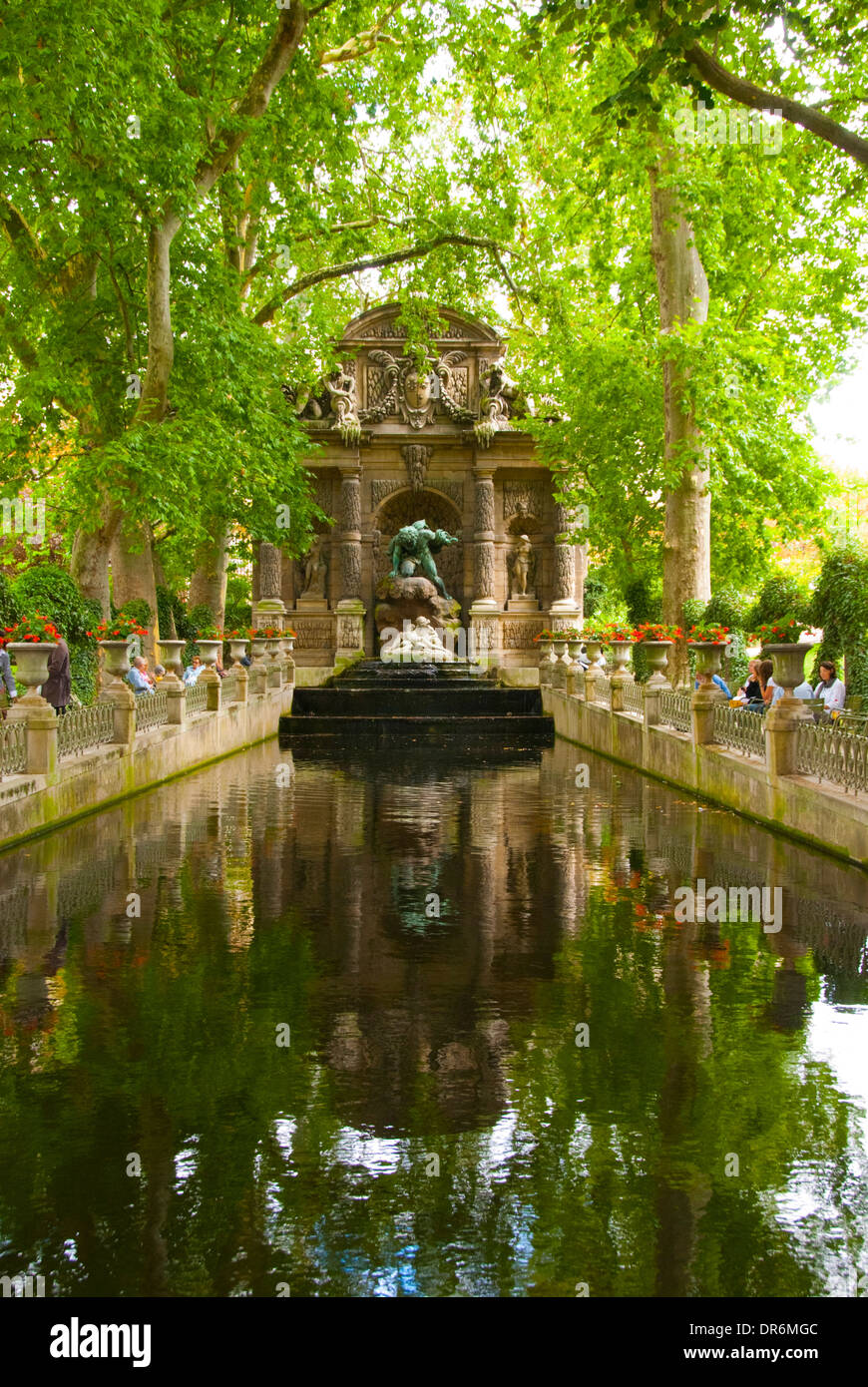 Fontaine à jardin du Luxembourg à Paris, France Banque D'Images