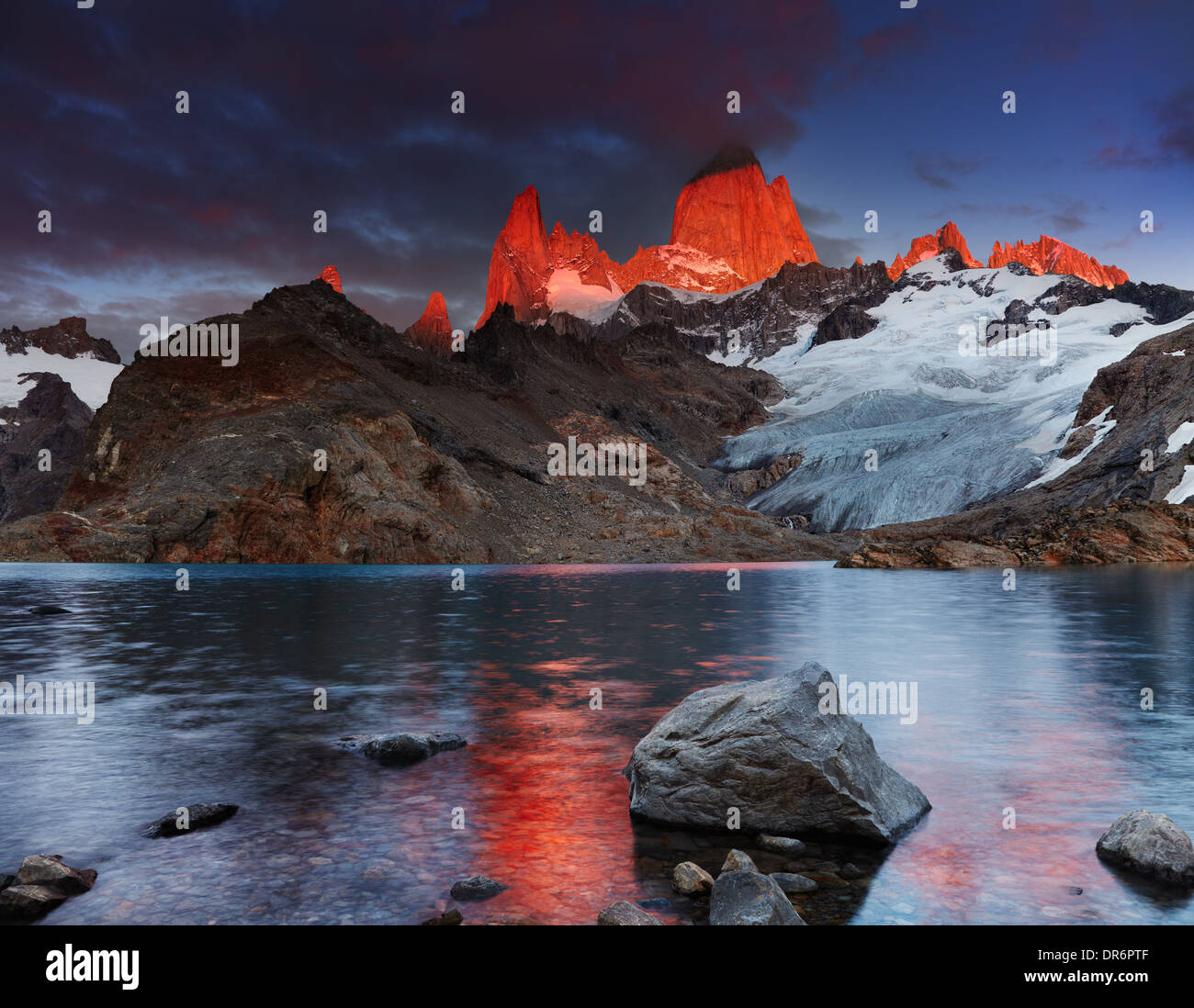 Laguna de los Tres et le mont Fitz Roy, sunrise dramatiques, Patagonie, Argentine Banque D'Images