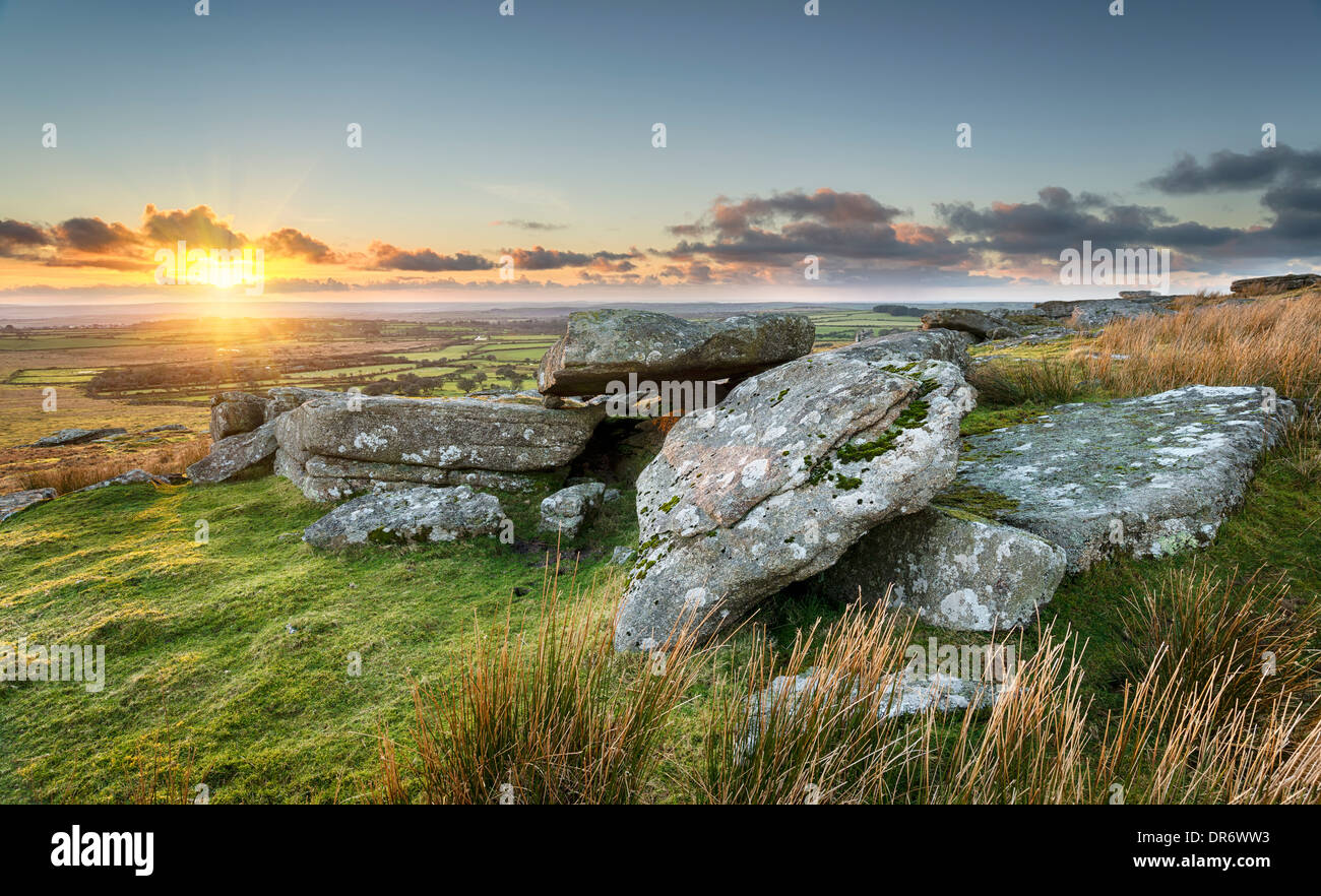 Coucher du soleil à Alex Tor sur Bodmin Moor près de St Breward à Cornwall Banque D'Images