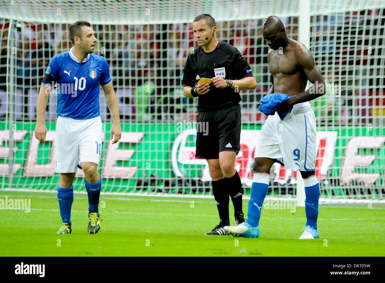 Mario Balotelli De Litalie A Reçu Un Carton Jaune Quand Il