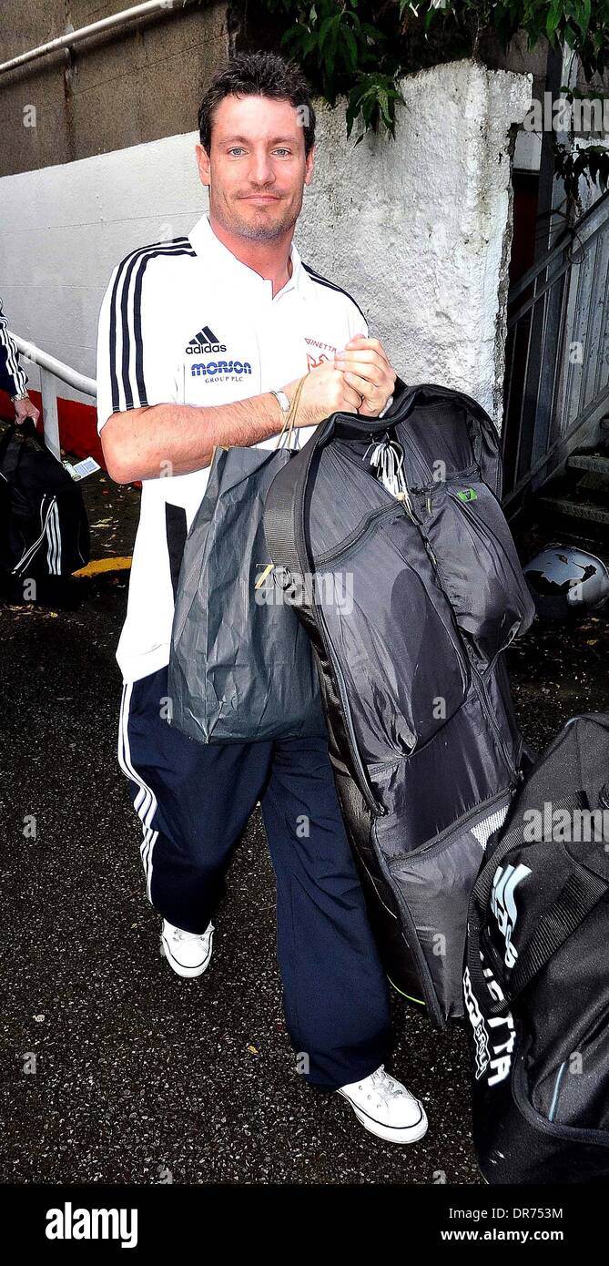 Dean Gaffney stars de télévision arrivant à Richmond Park, terrain de football à assister à un match des célébrités Dublin, Irlande - 07.07.12 Banque D'Images