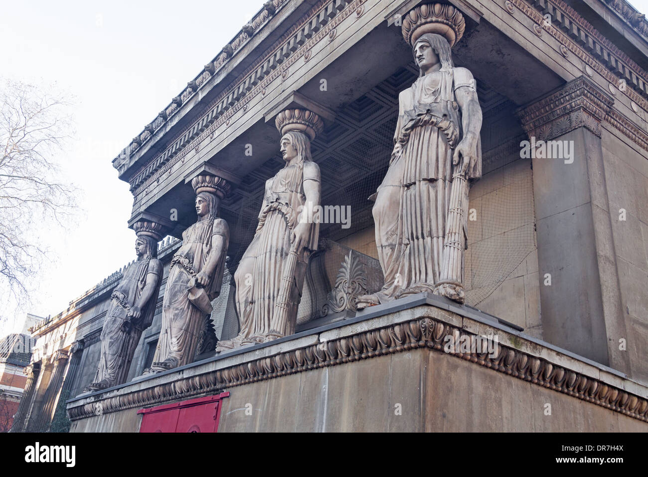 Bloomsbury, Londres St Pancras Caryatides sur la nouvelle église de Upper Woburn Place Banque D'Images