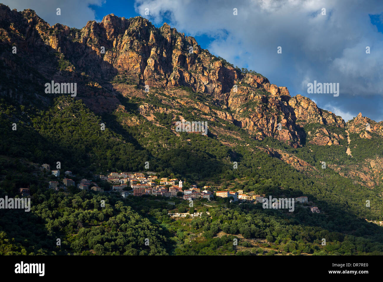 Village de montagne d'Ota, Golo Vallée, Corse-du-Sud, Corse, France Banque D'Images