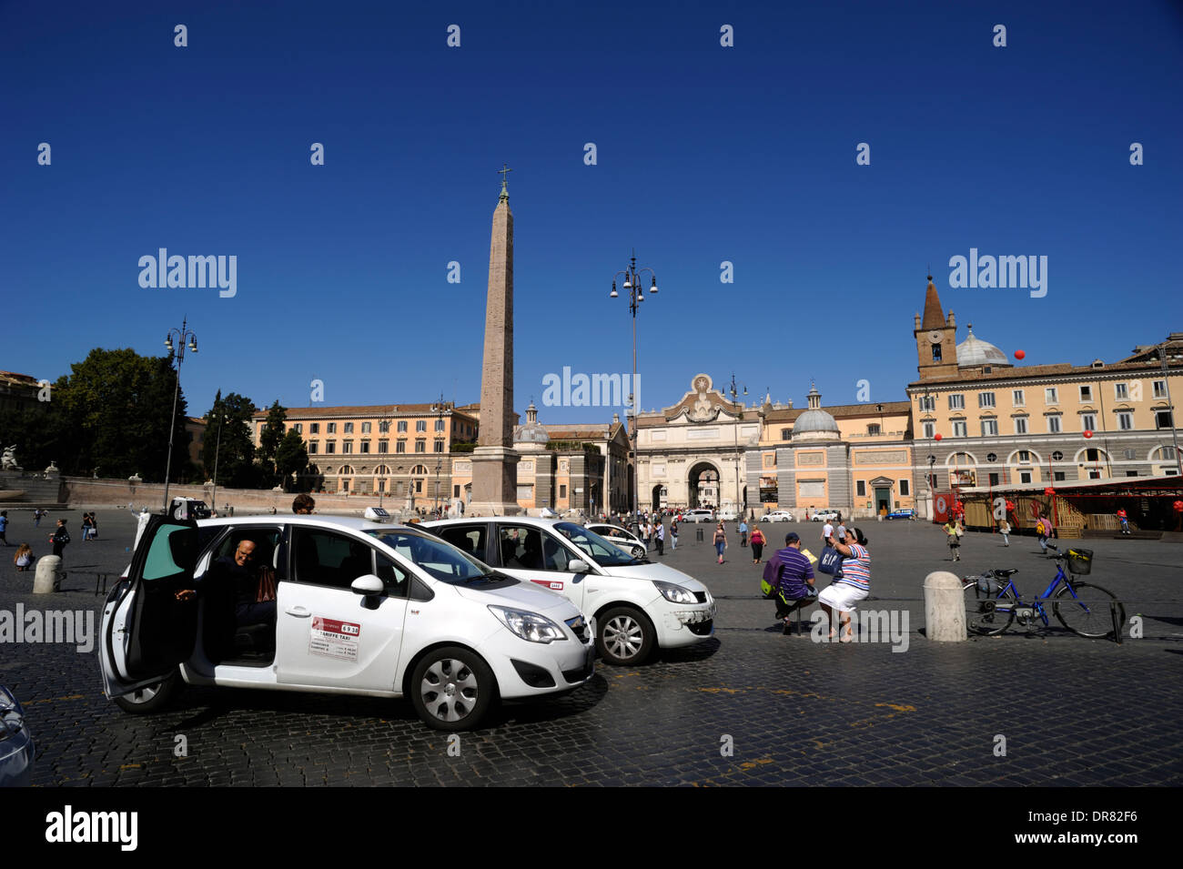 Italie, Rome, Piazza del Popolo, taxi Banque D'Images
